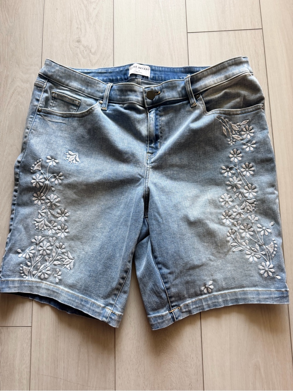 Lane Bryant Light Blue Embroidered Denim Shorts sz 20
